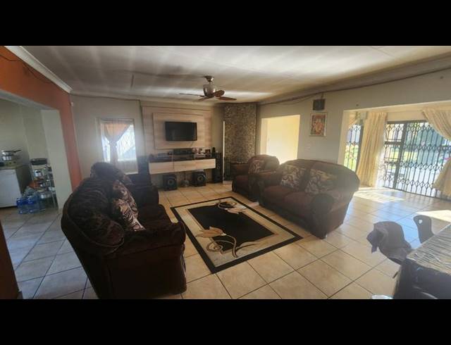 4 BEDROOM HOUSE FOR SALE IN RACEVIEW